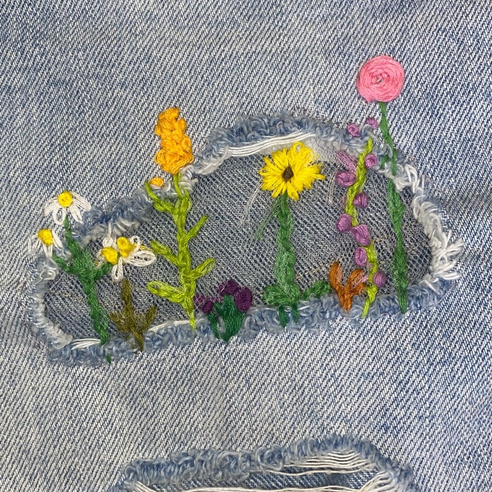 Floral embroidered cutoffs Gap size 27